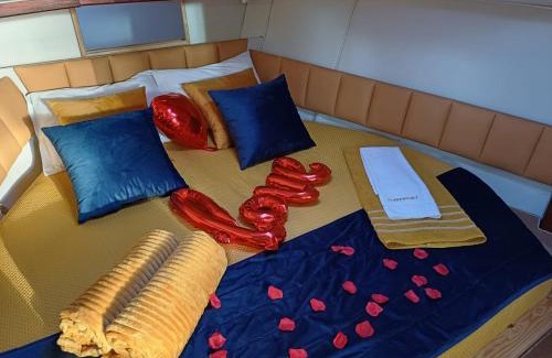 Campanha Boat Rental | SLEEPBOAT LuxLife Yatch