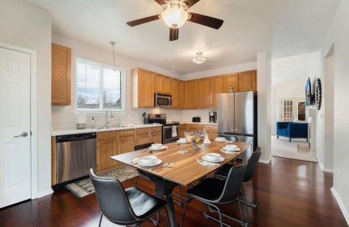 Centennial House | Sleepover in Centennial Big Backyard Pets Welcome