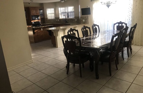 Aransas Pass House | (Sleeps 10) Spacious 4 bedrooms perfect for family, friends, or business.