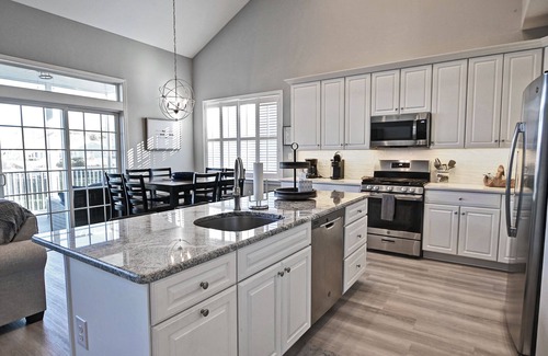 Ocean View House | Sleeps 12 - Luxurious 5 Bedroom Home in an amenity rich Bear Trap Dunes Golf Community! Beach Shuttle, 2 Outdoor Pools, 1 Indoor Pool, Fitness Center, Tennis, Wifi!