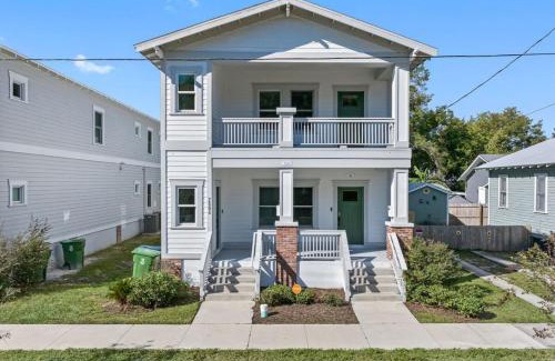Ybor City House | Sleeps 20! Luxe 6 BDRM 4 BTH Duplex - Downtown TPA