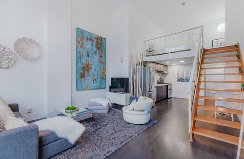 Downtown Vancouver Apartment | Sleeps 6/Beautiful Loft in DT Vancouver
