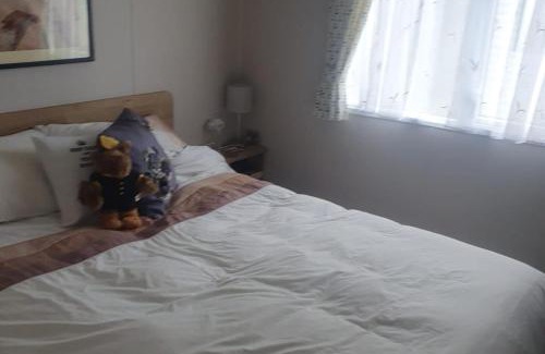 Weymouth House | Sleeps 6 Pets Allowed & Free Parking