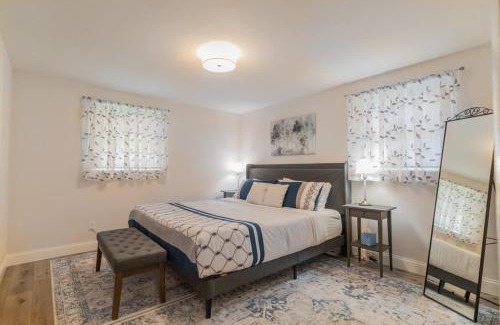 Green Bay House | Sleeps 6 Walk to Lambeau Resch Dog-Friendly