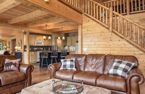 Motley Cabin | Sleeps up to 14. Stunning and spacious log cabin within 30 min of Brainerd.
