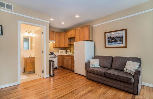 South Haven Cottage | Sleepy Hollow Beach Resort Cottage 3C