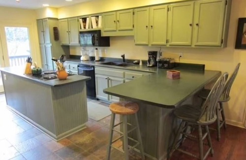 Hillsboro Cabin | Sleepy Hollow Large 4 Bedroom Lakefront House in Rocky Fork Lake