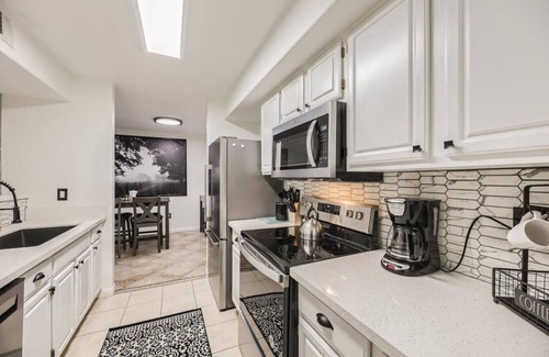 Silverado Ranch Condo | Slick Silver 1qu & sofabed1bath pool-spa gym1floor