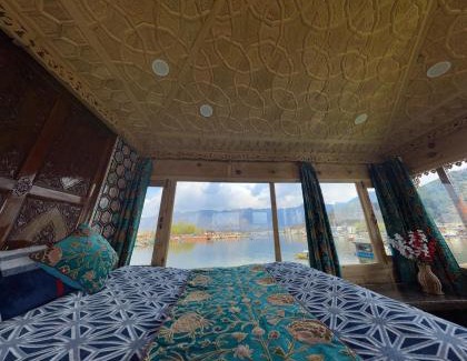 Dal Lake Hotel | Smith palace group of houseboats
