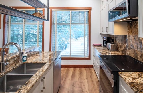 East Kootenay Condo | Snow Creek Lodge by Fernie Lodging Co