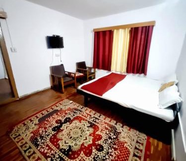 Manali Hotel | Snow land cottage