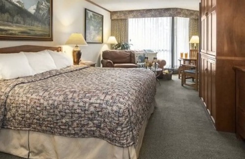 Salt Lake Mountain Resorts Cabin | Snowbird Cliff Lodge––Sleeps 4: 4/16-4/23/21