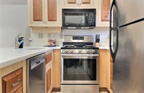 Killington Condo | SnowCub Pets Indoor Pool Hot Tub Sauna, FirePlace