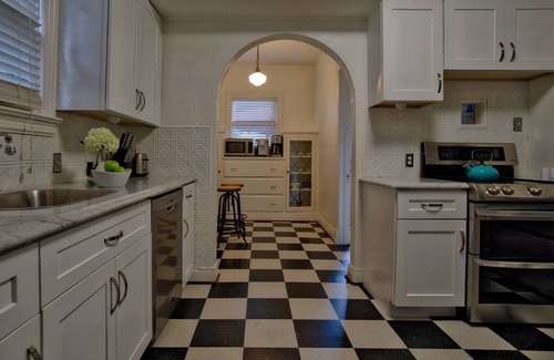 Oak Lawn House | SoCozyBlue Residence Oak Lawn/Uptown - Check-in to Cozy & Checkout in Style!