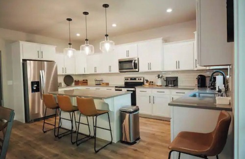 South Haven House | SoHappy Haven - 6 bdrm, Game Room, Year Round Pools, Hot Tub, Marina & Clubhouse