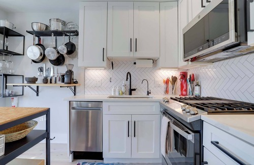 Shaw Apartment | Sojourn Condo in NW DC, 2 blocks to Shaw Metro