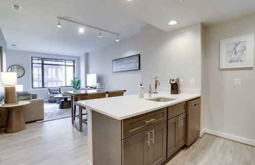 Radnor - Fort Myer Heights Apartment | Sojourn | Courtland Towers | 1 BR w/Pickleball Court