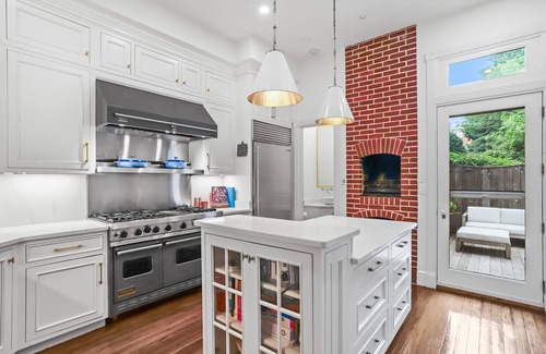 Capitol Hill House | Sojourn Grand Jewel w/Chef's Kitchen near Capitol