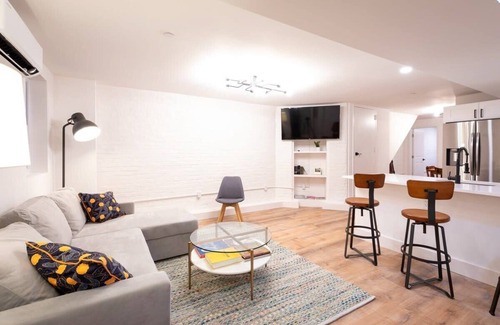 Dupont Circle Condo | Sojourn in DuPont Circle: Modern Meets Historic