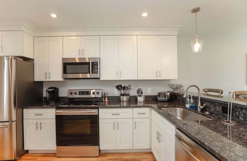 Chic's Beach Apartment | Sojourn's Sea Views with Balcony Sleeps 6