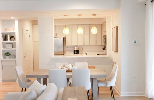 Sandbridge Apartment | Sojourns Modern Sanctuary 2 BR Sleeps 8 Pool Views