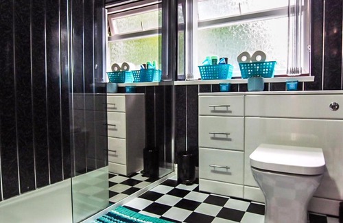 Bloxwich House | Solihull Stunning 4 Bedroom Home 6 Beds Parking for 2-3 cars or vans