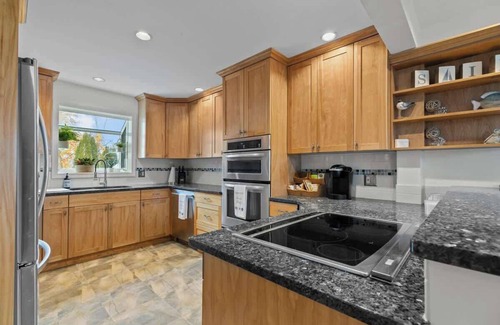 Newport East House | Solo Fish - Family home, walk to beach and pool!