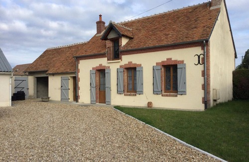 Mur-de-Sologne Cottage | Solognot House with Garden and Parking in Mur-de-Sologne