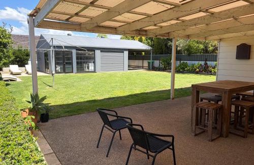 South Albury House | Somerby House! premium CBD escape, pets welcome