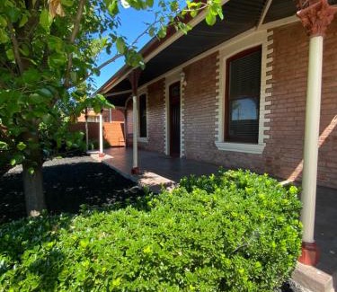 South Albury House | Somerby House! premium CBD escape, pets welcome