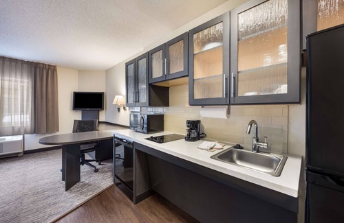Gateway Hotel | Sonesta Simply Suites Austin The Domain Area