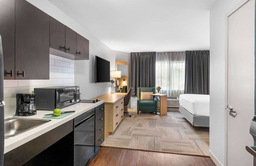 East Congress Hotel | Sonesta Simply Suites Austin South