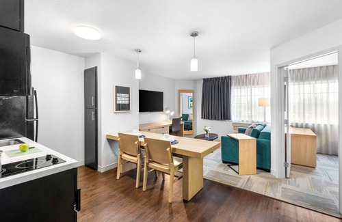 East Congress Hotel | Sonesta Simply Suites Austin South