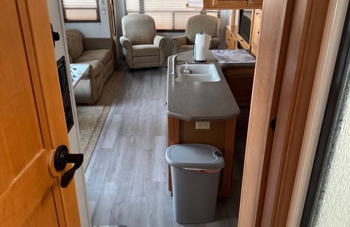 Largo House | Soothing RV with AC in Largo