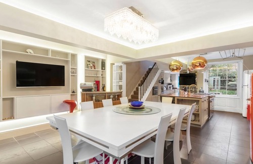 Mildmay House | Sophisticated Shine by Newington Green, by Veeve