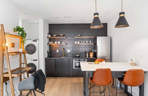 Old City Apartment | Sosuite | 2Bed Apt w Den, Laundry, Desk