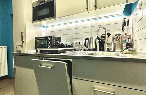 Giebichenstein Apartment | Sought-after residential area: 2 rooms, 4 beds, garden