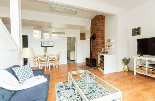 Mukilteo House | Sound View Living - Guest House - 2 Bedrooms