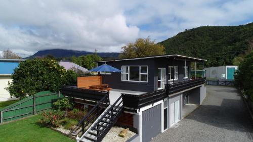 Waikawa Bay House | Sounds Good - Waikawa Holiday Home and Berth