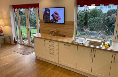 Lytham St. Anne's House | 'Sounion' - Fabulous, spacious modern house with large private garden in Leafy Lytham