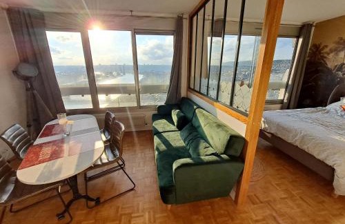 Quartier Vieux Marche-Cathedrale Apartment | Sous les Etoiles - dans le plus haut gratte-ciel avec garage privé en sus