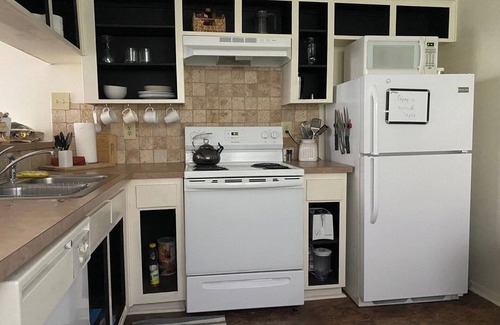 Austin Condo | South ATX . Sweet Stay with Pool