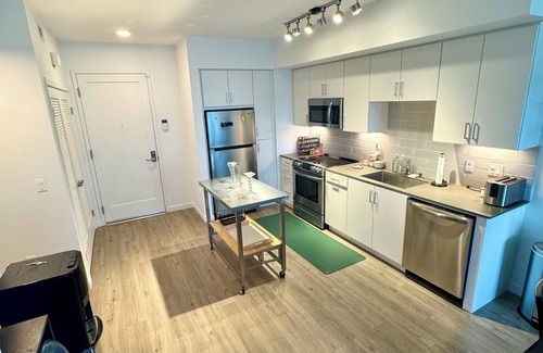 Harbor Apartment | South Bay Getaway: Prime Location