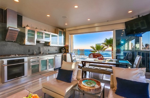 South Mission Beach Condo | South Beach | Oceanfront 5BR in Mission Beach