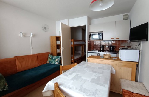 Montgenevre Apartment | South-Facing Studio for 4 on the Slopes with Balcony and Mountain Views, Pet-Friendly