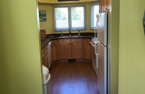 South Haven Condo | South Haven - No Stairs - Condo with Pool - 2 minute Walk to Beach!