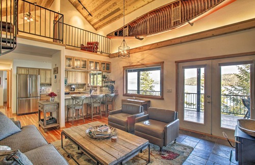Worley House | South Lake Coeur d'Alene Home w/Dock & Kayaks!