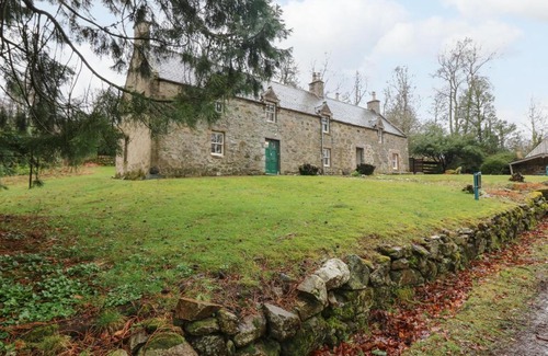 Alford House | South Mains Cottage - Craigievar Castle