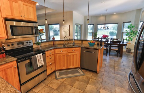 Walla Walla House | South Side Winery District Retreat - Hot Tub, Gas Fire Pit, & Miniature Goats!