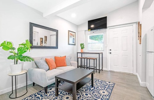 Oakford Park Condo | South Tampa - Central Location - Efficiency Suite